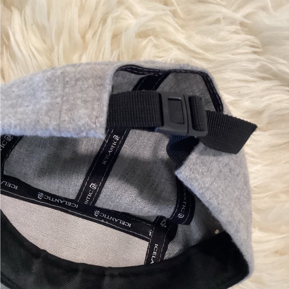 RARE ICELANTIC ADJUSTABLE WOOL AND ACRYLIC HAT - Picture 7 of 7